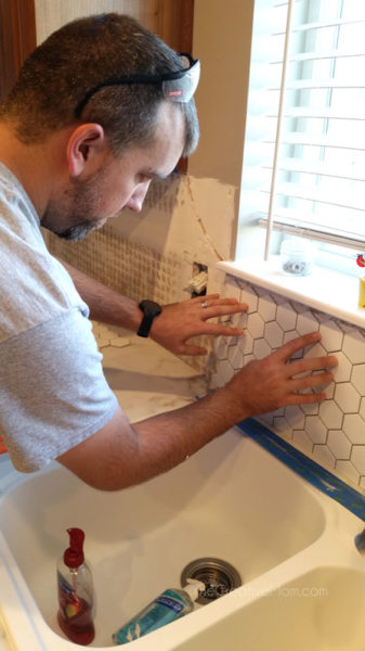 how to lay tile backsplash